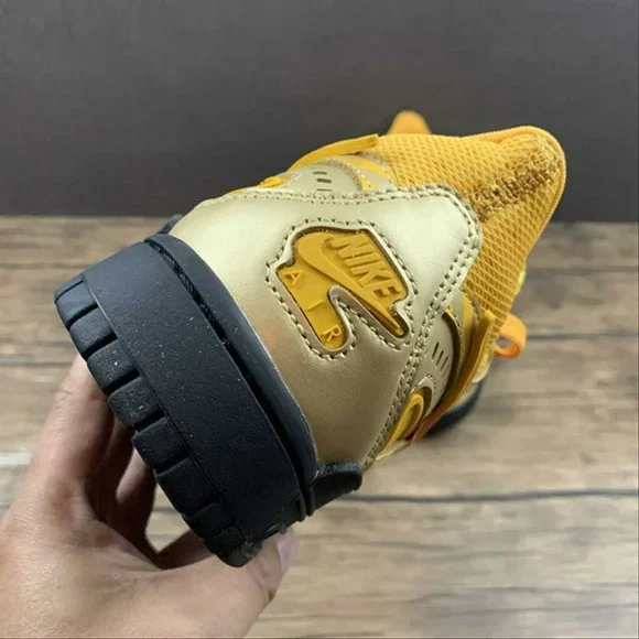 Off-White x Nike Air Rubber Dunk University Gold Sneakers - Picture 12 of 15